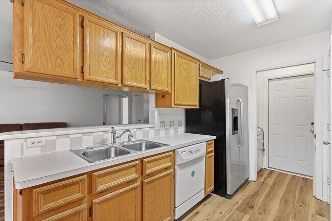 Building Photo - Move-In Ready 4/2 with No Carpet, Washer & Dryer Included – Prime Killeen Location Near Fort Hood!