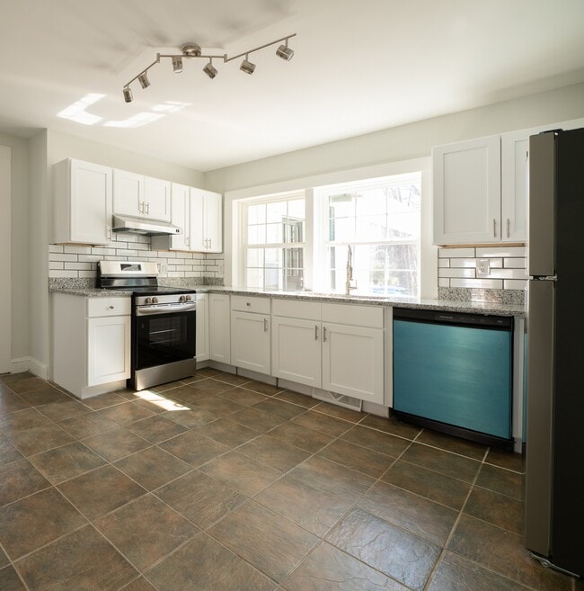 Building Photo - 1437 Briarcliff Dr