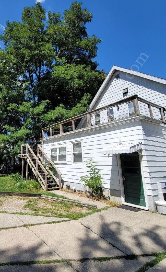 Building Photo - 1027 Eleanor Ave