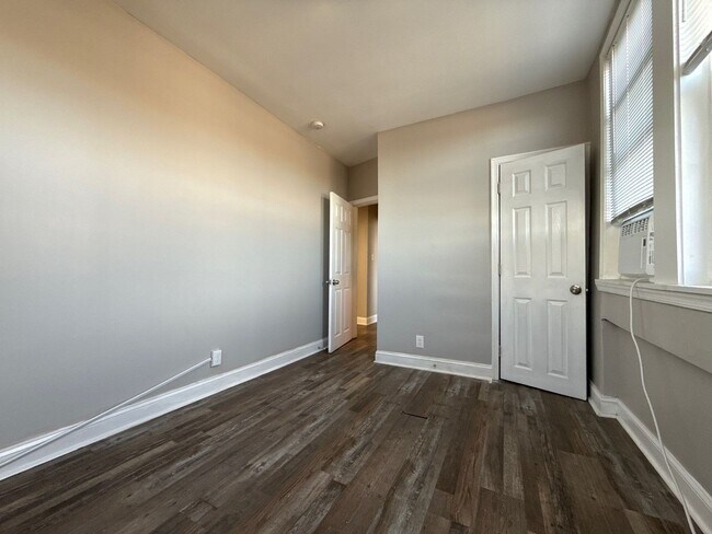 Building Photo - Beautiful Three - Bedroom Home In Baltimore