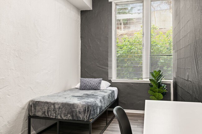 Building Photo - 832 Hilgard Ave