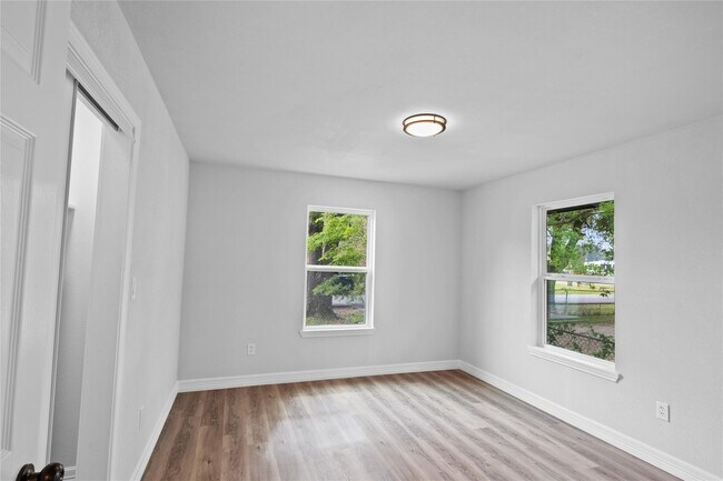 Building Photo - 524 Dunnam Ave