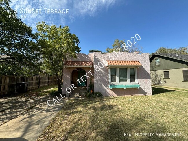 Building Photo - 3 bed 2 bath home on Sunset Terrace!