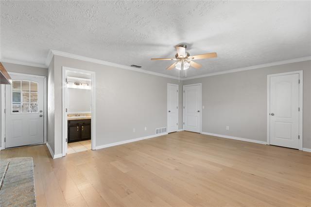 Building Photo - 609 Lake Ridge Dr