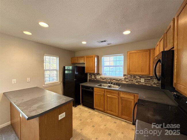 Building Photo - 5229 Ficus Tree Ln