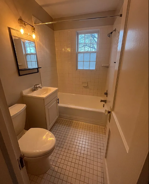 Building Photo - 3239 Martha Custis Dr
