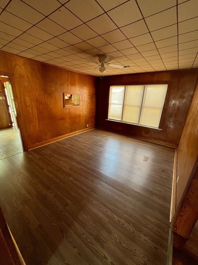 Building Photo - Great Home in Procter St!