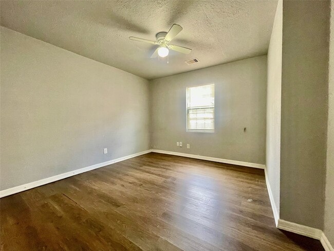 Building Photo - 6803 Bloom Dr