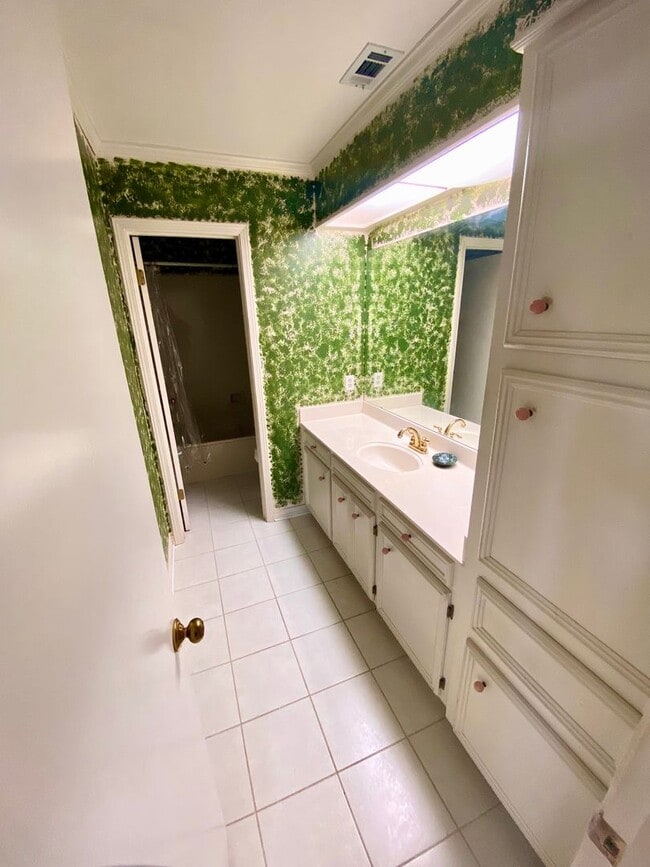 Building Photo - ** NEW GREENACRES PLACE 3/2 HOME **