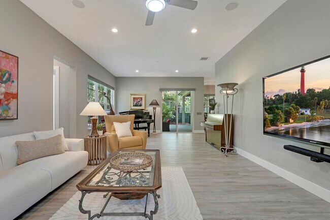 Building Photo - 127 Via Castilla