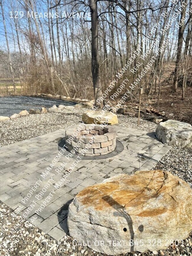 Building Photo - 129 Mearns Ave