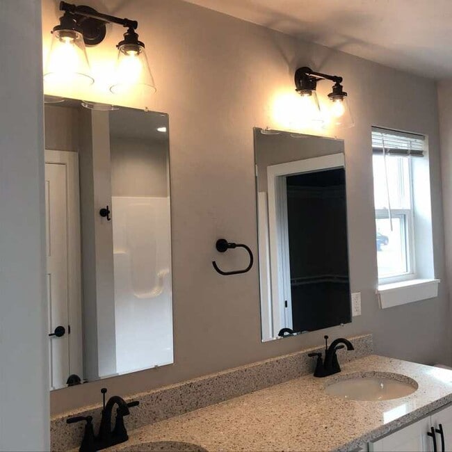 Building Photo - 449/451 Longwood Lane - 451