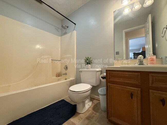 Building Photo - 1805 Lois Ct