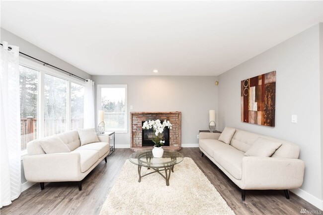Building Photo - Remodeled Home in Mukilteo!