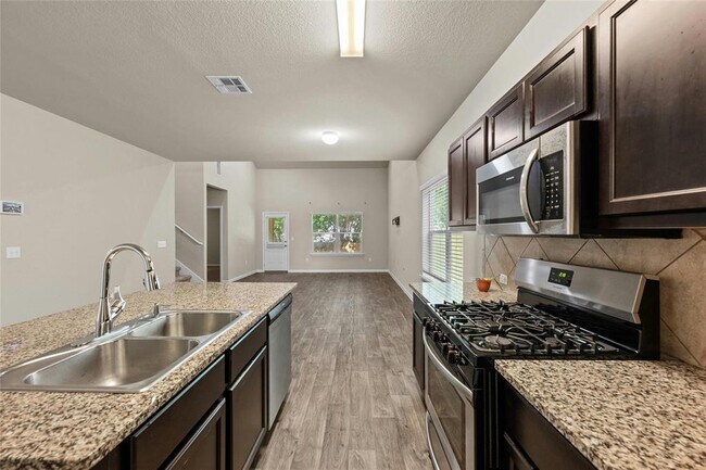 Building Photo - 135 Cibolo Creek Dr