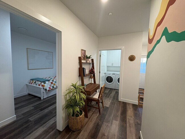 Building Photo - 380 Utah Ave