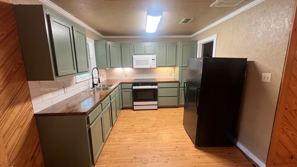 Building Photo - 22712 Creekwood Dr