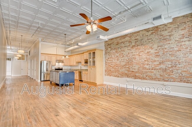 Building Photo - 1106 Broad St