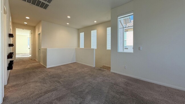 Building Photo - 646 S Brampton Ave