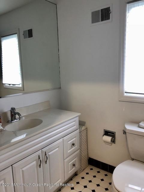 Building Photo - 16 Bridle Dr