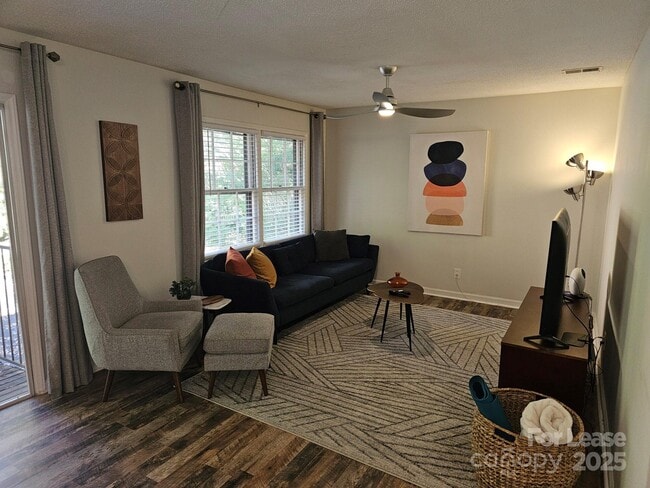 Building Photo - 849 Nottingham Dr