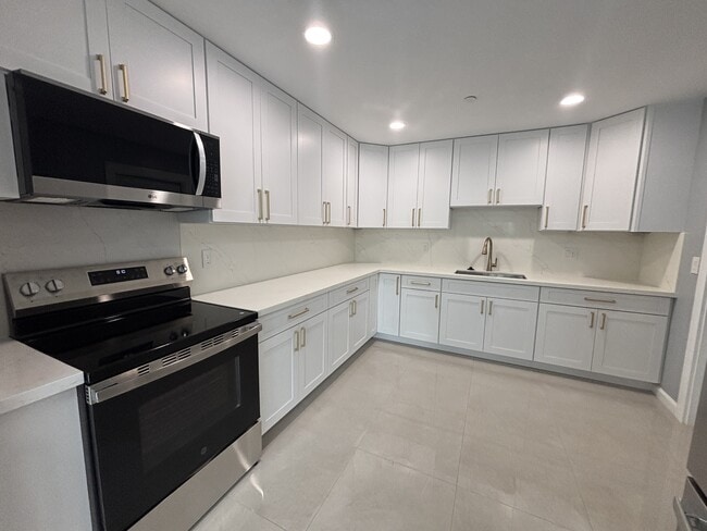 Building Photo - 4032 Hoku Ave