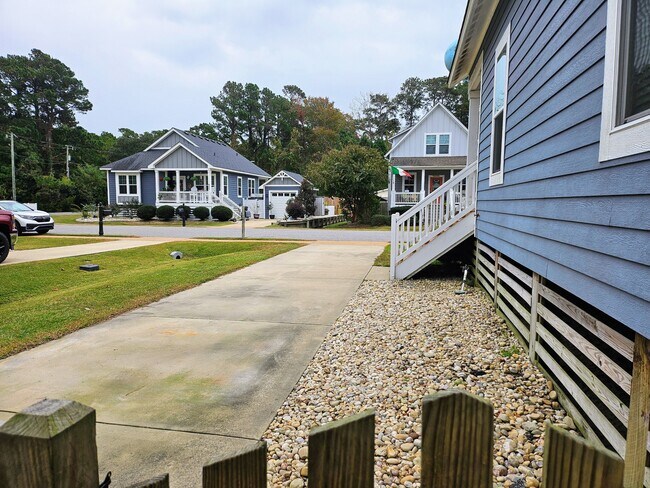 Building Photo - 803 Lindsey Ln