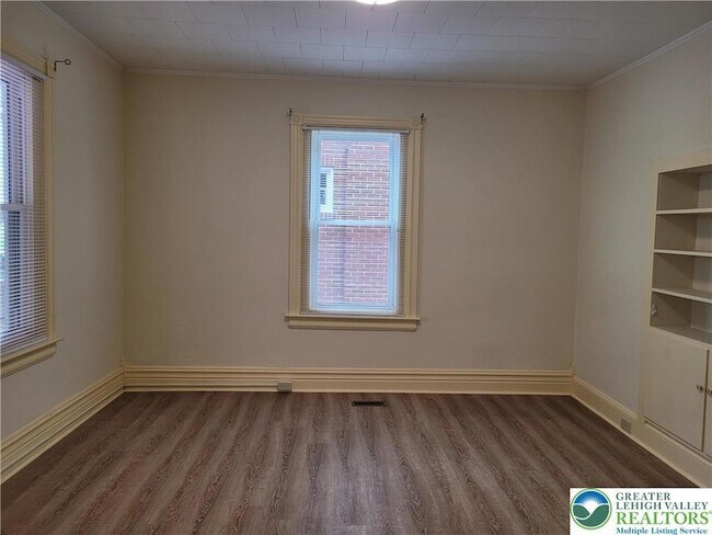 Building Photo - 1024 Delaware Ave