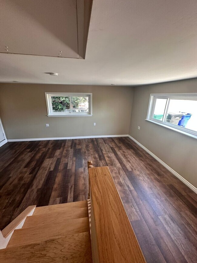 Building Photo - 2152 Rexford Dr