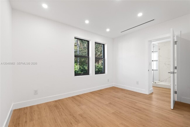 Building Photo - 665 NE 117th St