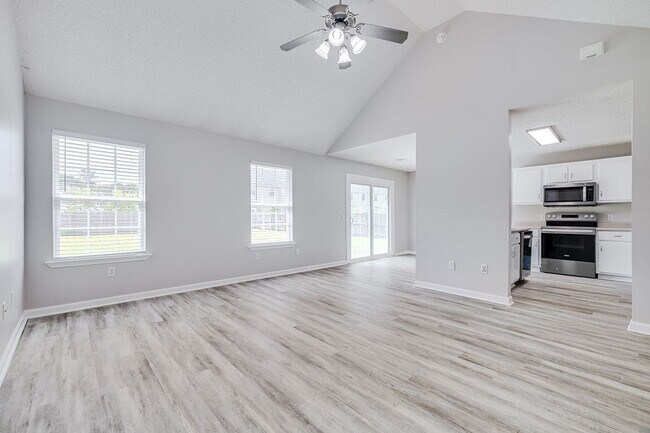 Building Photo - 114 Mustang Dr