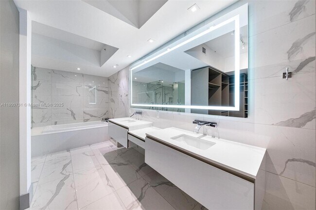 Building Photo - 5500 Island Estates Dr