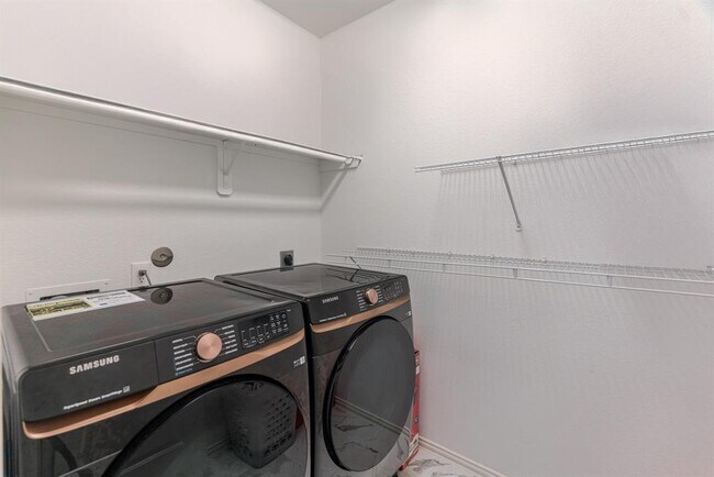 Building Photo - 19 Nagshead Pl