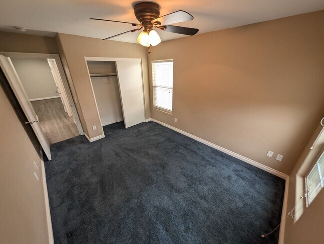 Building Photo - 7550 Morisset Ave