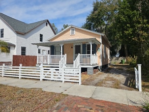 Building Photo - 816 Oak St