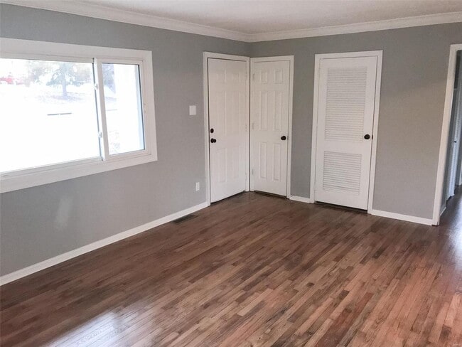 Building Photo - Large Yard! 3 Bed 1 Bath