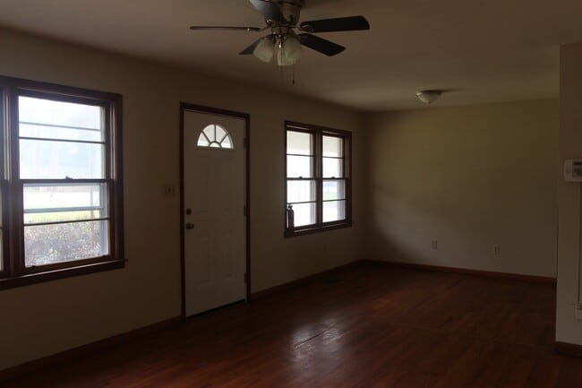 Building Photo - 1800 Gillionville Rd