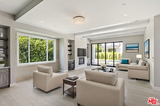 Building Photo - 15566 Chasmila Dr