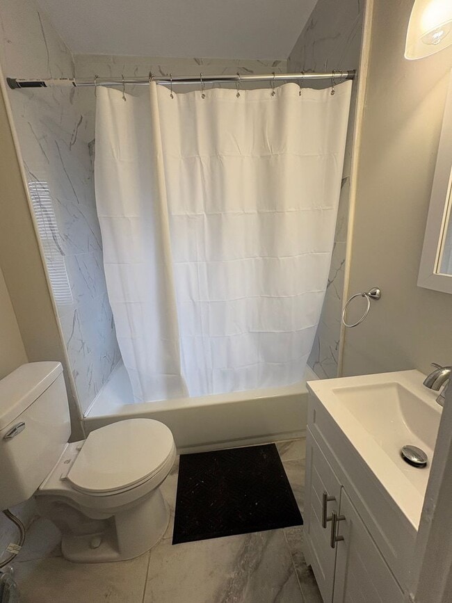 Building Photo - Randolph673-675