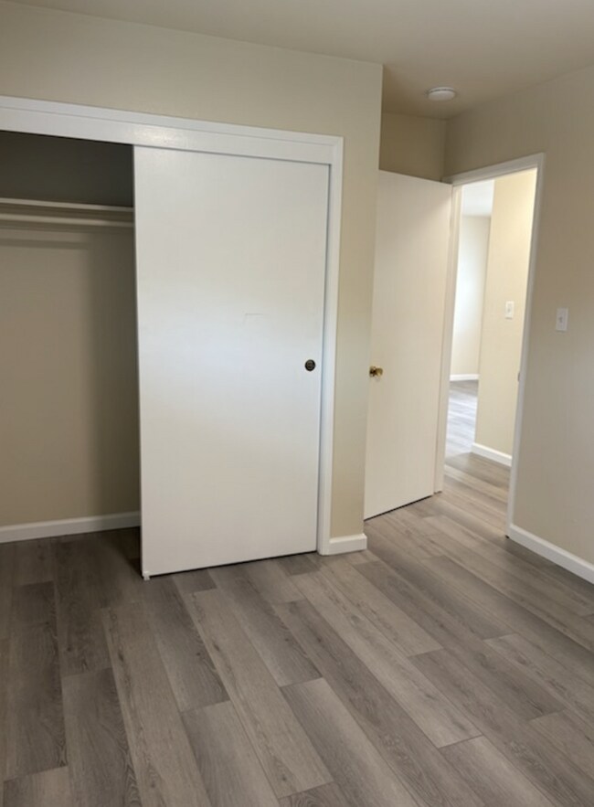 Building Photo - Charming 2-Bedroom Apartment with Hardwood Floors in Berkeley – Perfect Location!