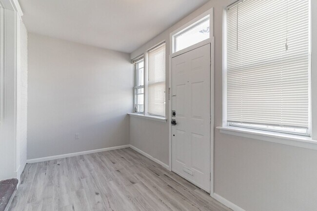 Building Photo - Two bedroom one Bathroom House for rent