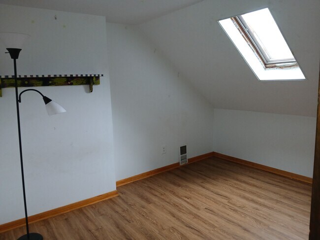 Building Photo - 220 E Smith St