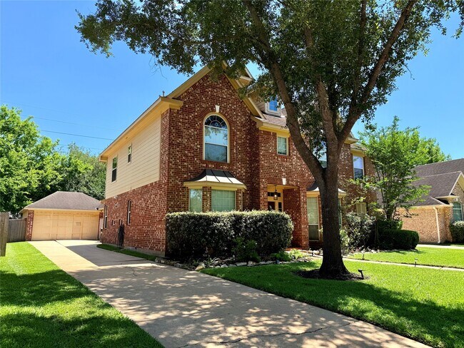 Building Photo - 8406 Green Valley Dr