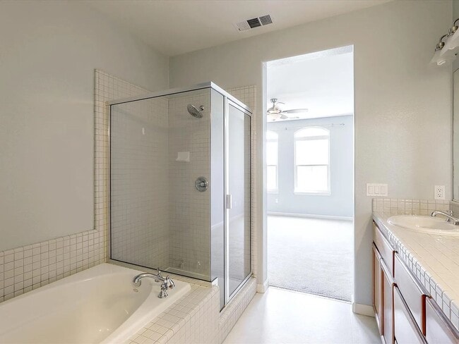 Building Photo - UPGRADED HOME IN HIGHLY CENTRAL SETTING. R...