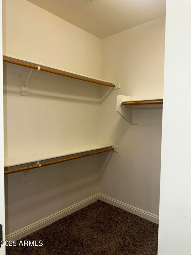 Building Photo - 1686 W Paisley Dr