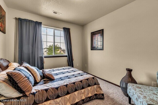 Building Photo - 8428 N Boysenberry Loop