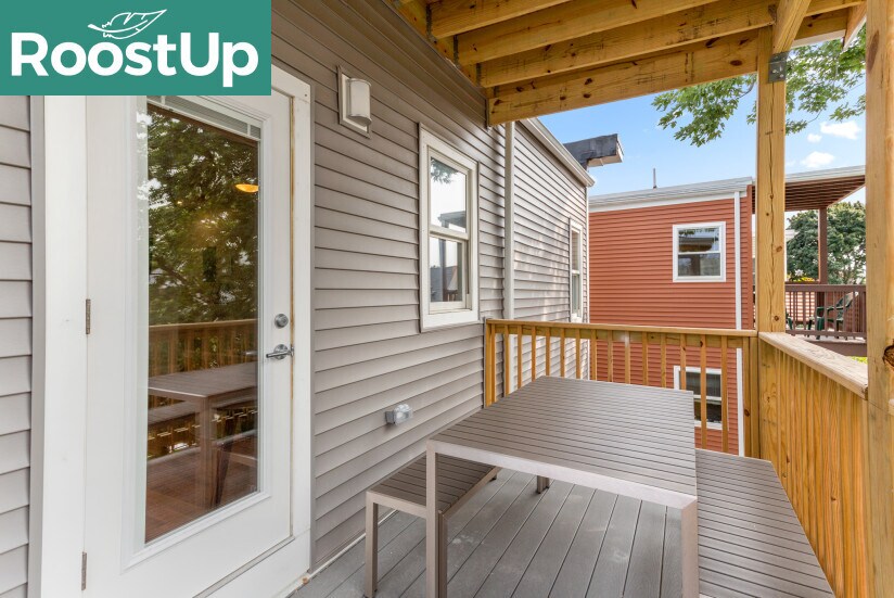 Building Photo - Furnished Bedroom with Private Bath in East Boston