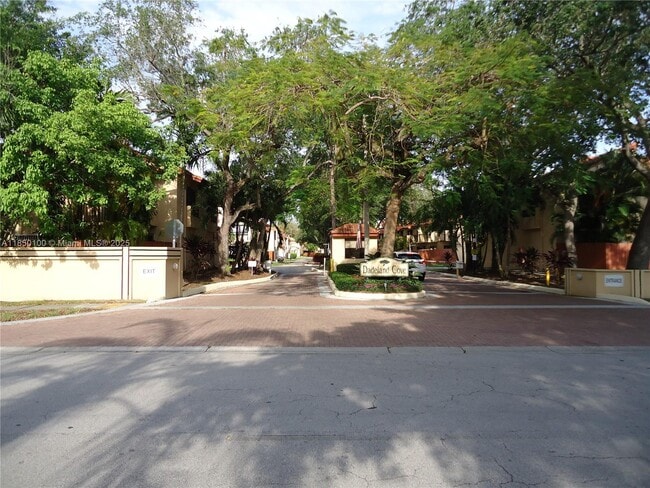Building Photo - 10152 SW 77th Ct
