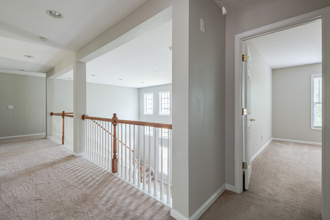 Building Photo - 7283 Simon St