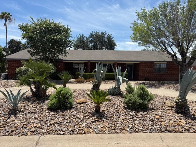 Building Photo - 1105 Hill Place Dr